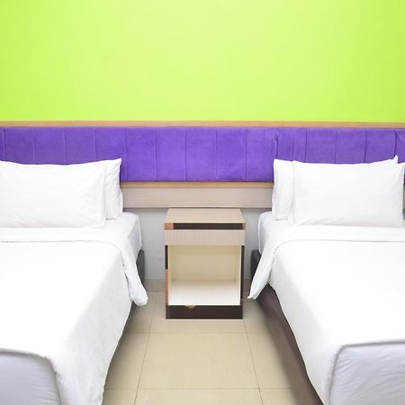 Alodia Hotel Bandar Lampung Esterno foto